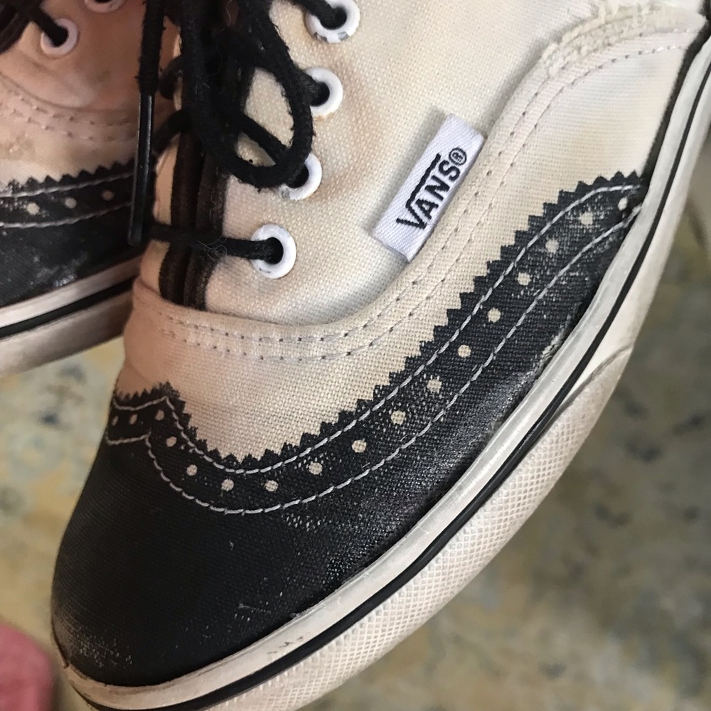 VAN’S “Wing Tip” Style canvas sneakers ladies size 8